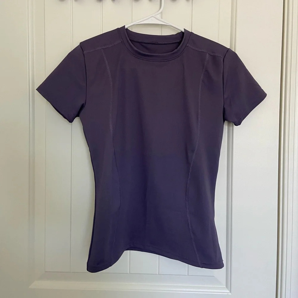 Women’s purple active shirt —‎ medium